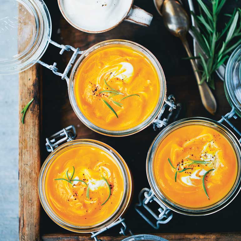 pompoensoep met yoghurt recept - food and friends