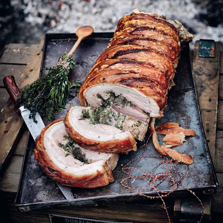 Spitroasted porchetta recept Food and Friends Italië Recept voor Porchetta | Wereldgerecht