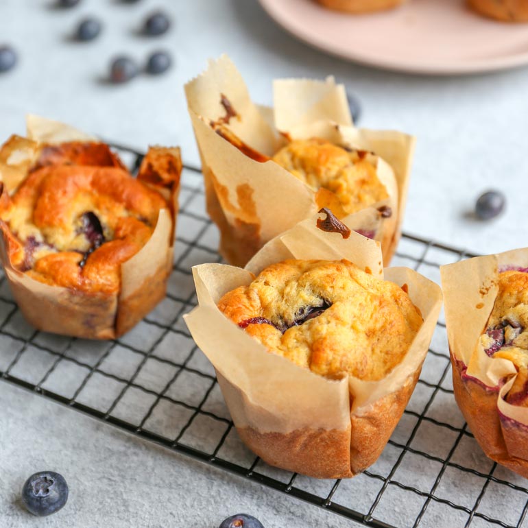 Bananenbrood muffins met blauwe bessen