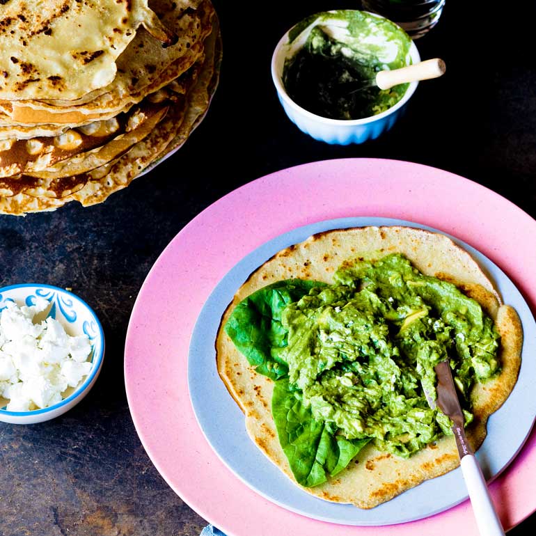 Boekweitpannen-koek met groene spread