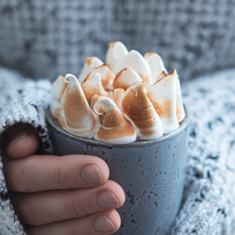 chocolademelk met amaretto en meringue