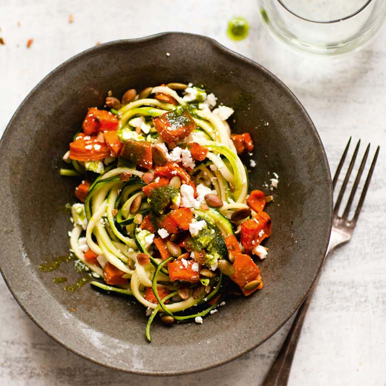 Courgetti met zoete aardappel en feta