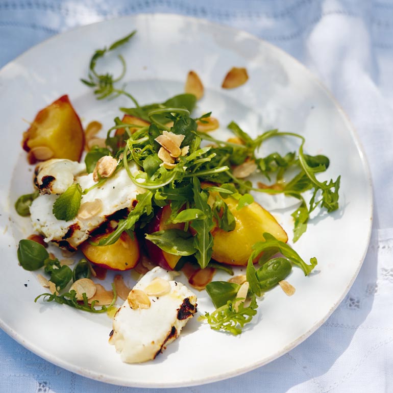 Salade met halloumi & nectarine