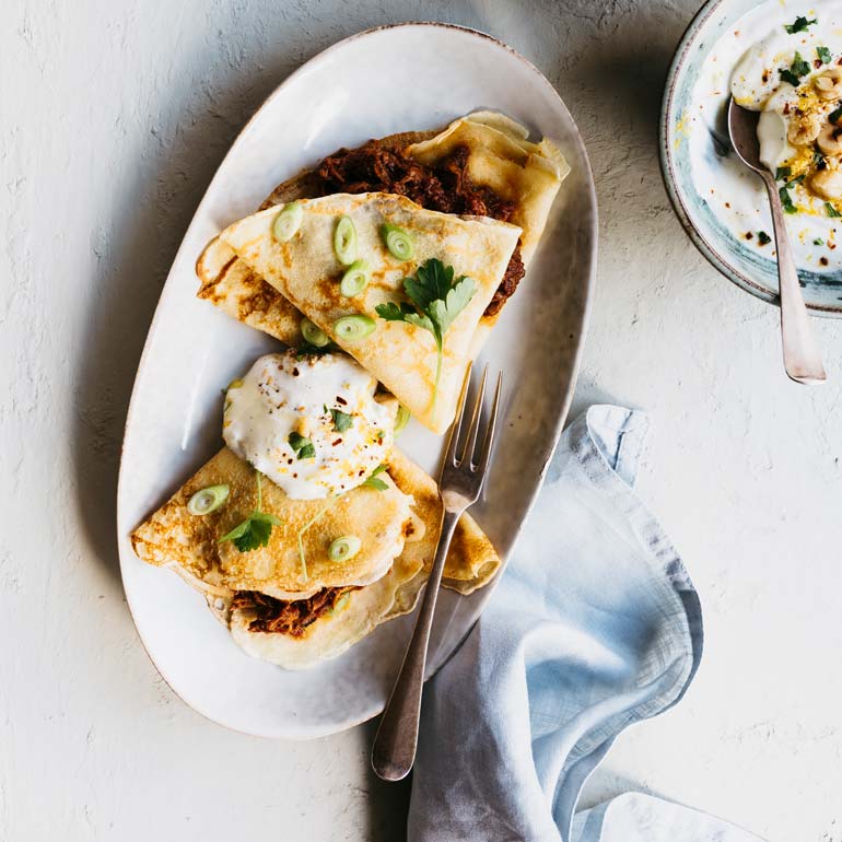 Flensjes met pulled pork en yoghurtsaus