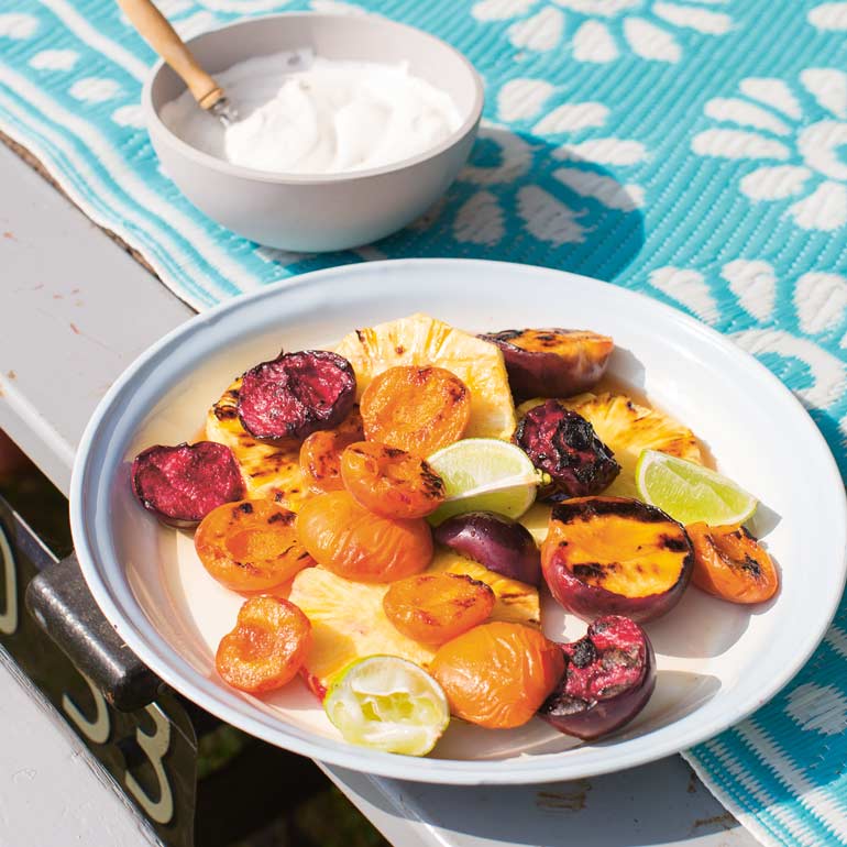 Gegrilde fruitsalade met vanillekwark