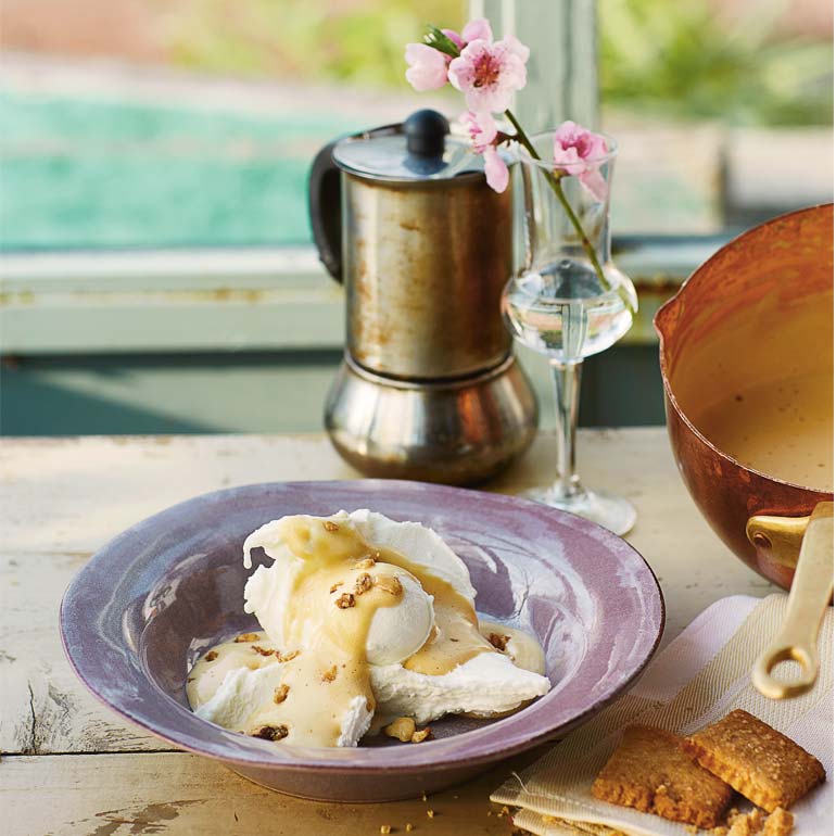 Vers roomijs met warme zabaglione