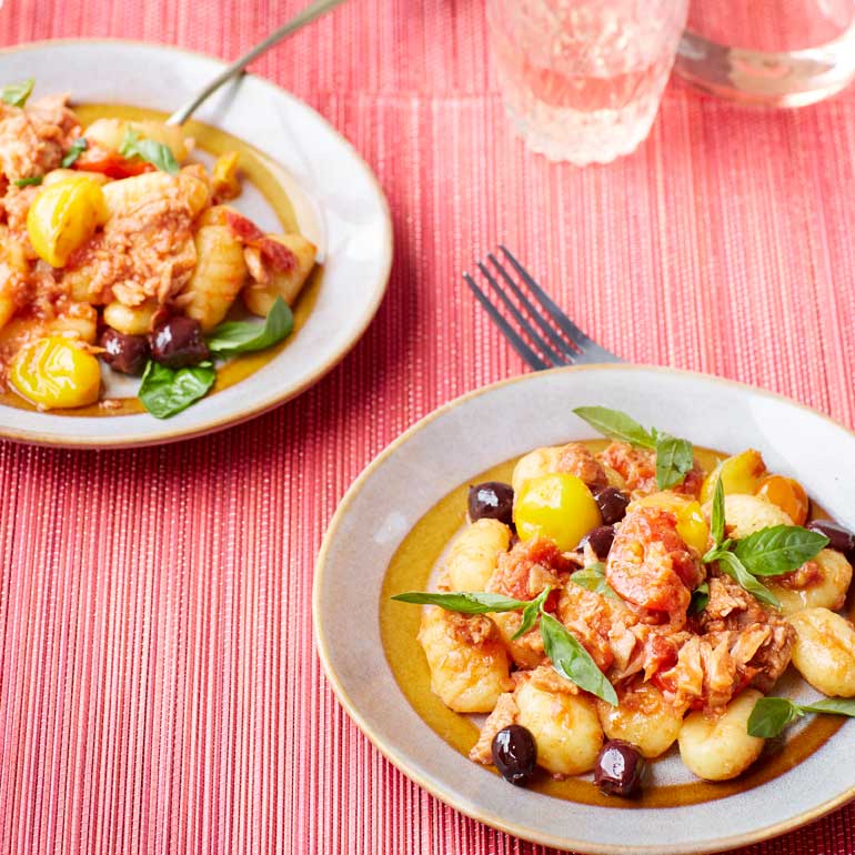 Gnocchi met tonijn & tomatensaus