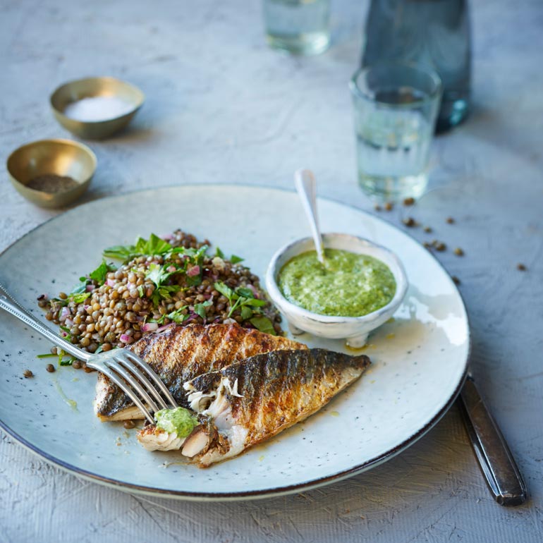 Gegrilde makreelfilet met groene linzen