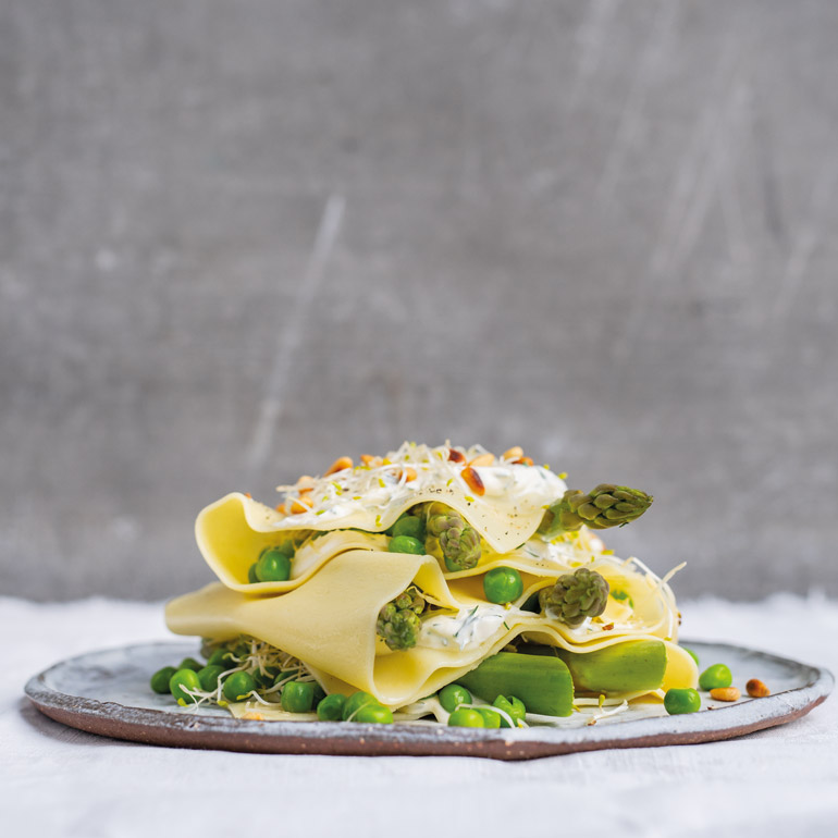 Open lasagne met asperges en doperwten