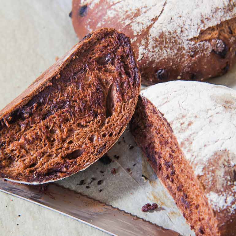 Chocoladebrood met cacaopoeder