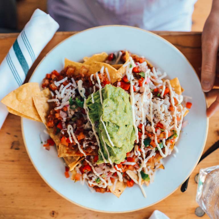 Vegan Tortilla-schotel met Kaas en Guacamole