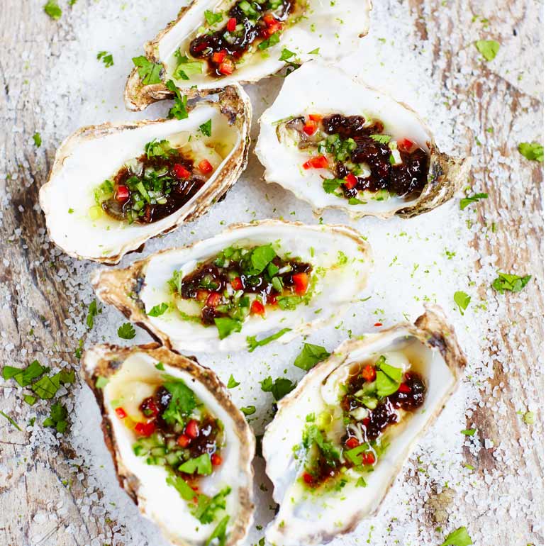 Oesters met zwarte bonensaus