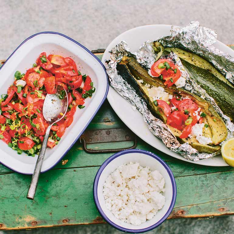 Gepofte courgette met feta & tomaten