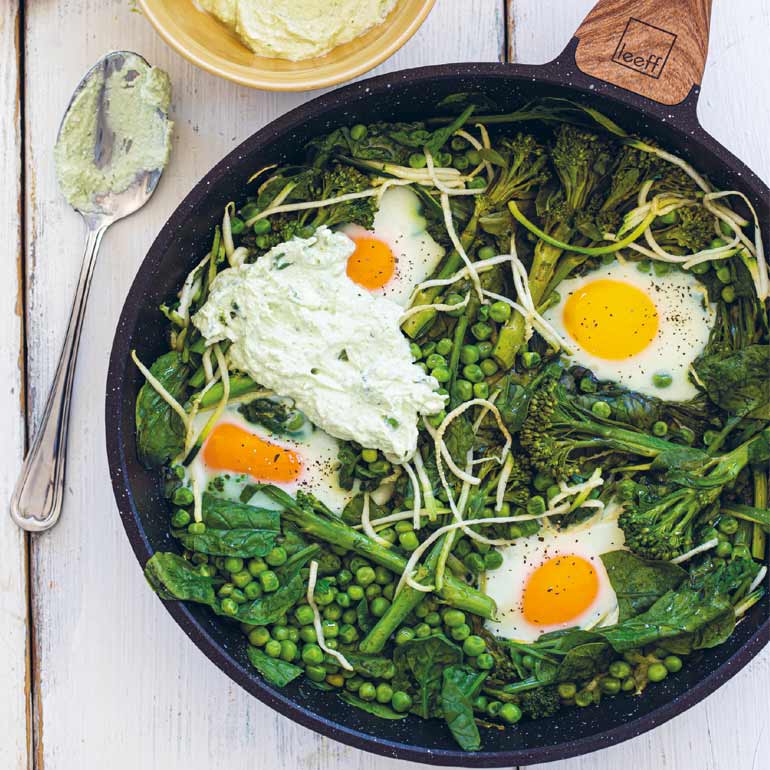 Groene shakshuka met bimi & spinazie