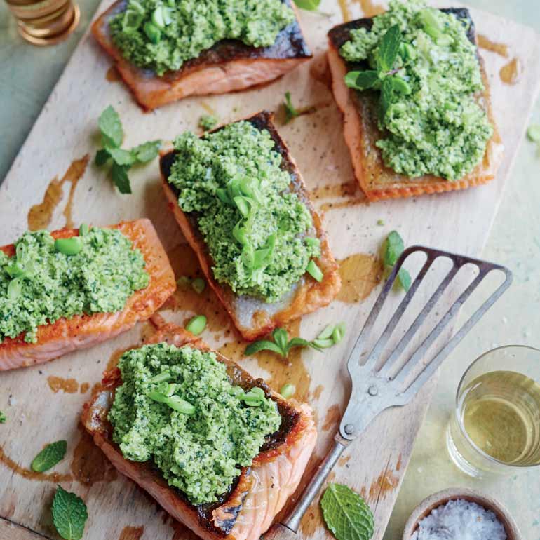 Zalmfilet met tuinbonen-pecorinomousse