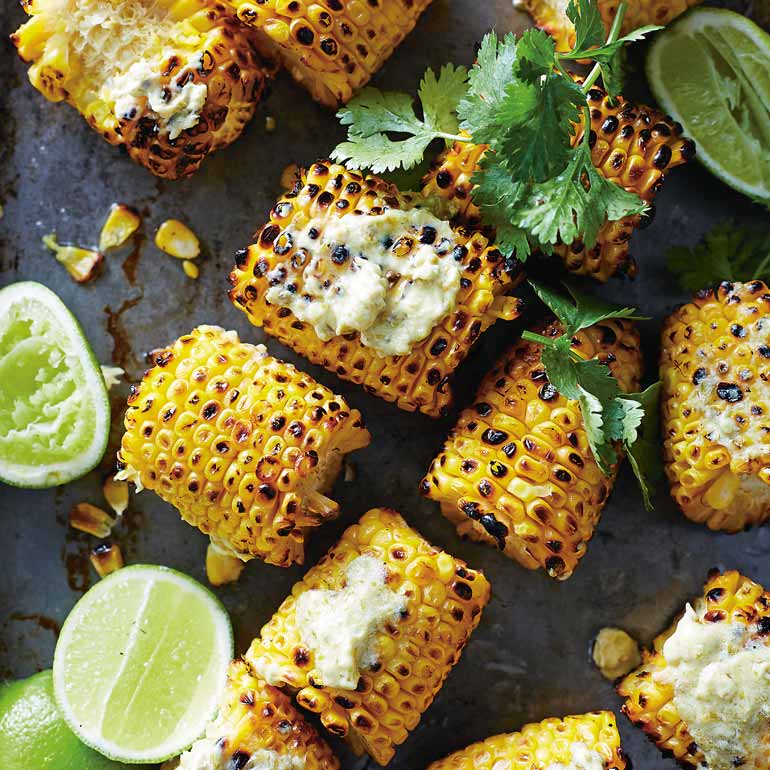 Gegrilde maïs met jalapeño-parmezaanboter