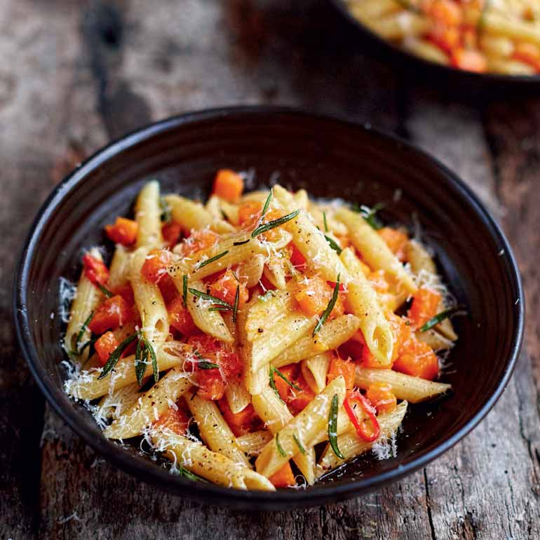 Penne met pancetta & flespompoen