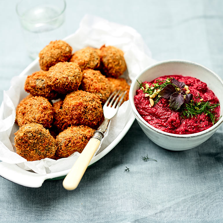 Linzenfalafel met hummus van biet