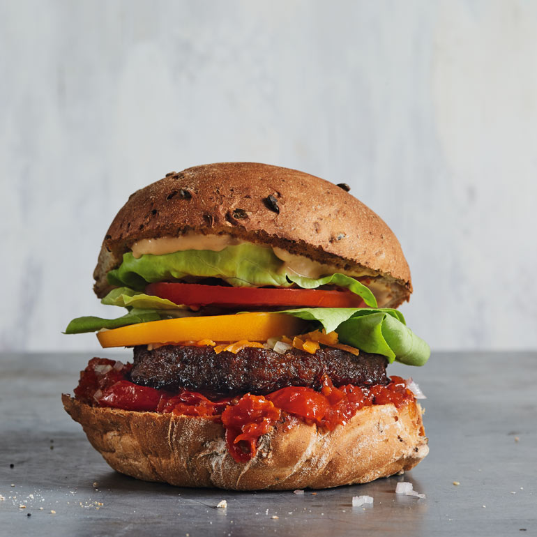 Vegan burger met aardappel-schijfjes