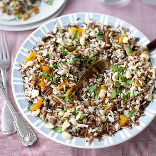 Wilde rijstsalade met noten