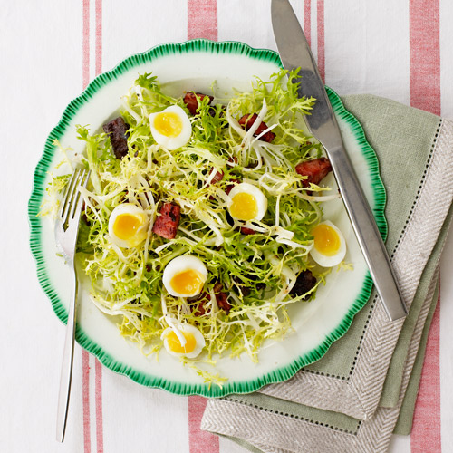 Salade met chorizo, bloedworst & eitjes