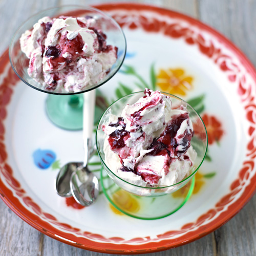 Eton mess met cranberrysaus