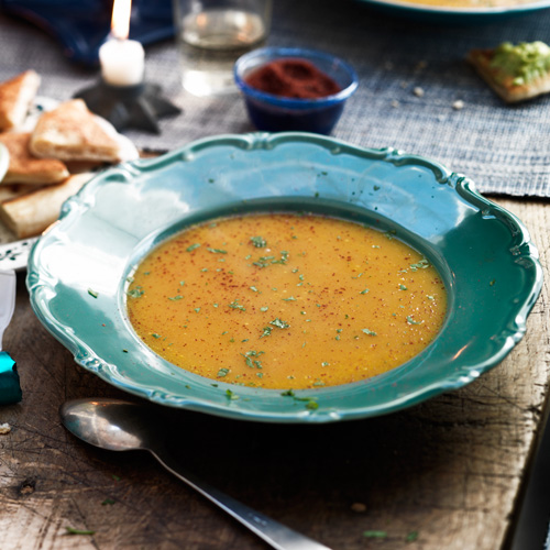 Zoete aardappelsoep met pitabroodjes