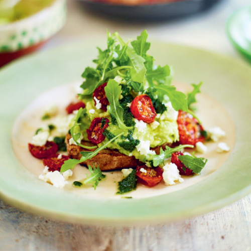 Avocado&gedroogde tomaat op toast