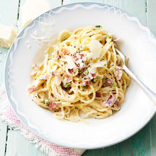 Spaghetti carbonara met lente-ui