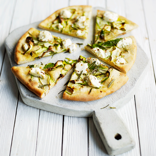 Pizza met ricotta & courgette