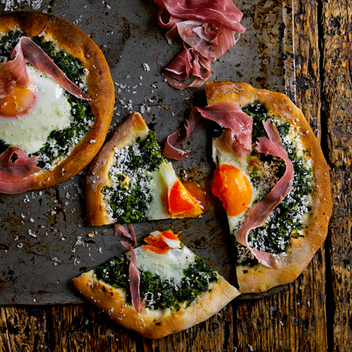 Pizzettes met ei, spinazie&prosciutto 