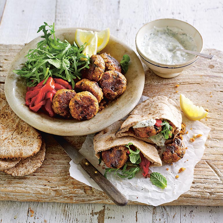 Pitabroodjes met auberginefalafel