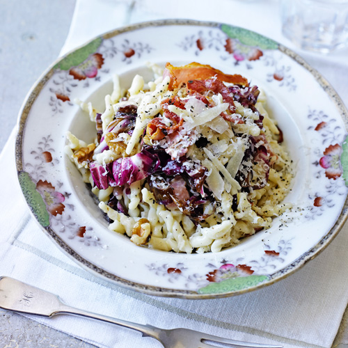 Pasta met radicchio, pancetta & walnoten