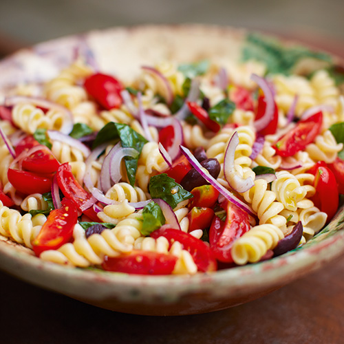 Fusilli met olijven en tomaten