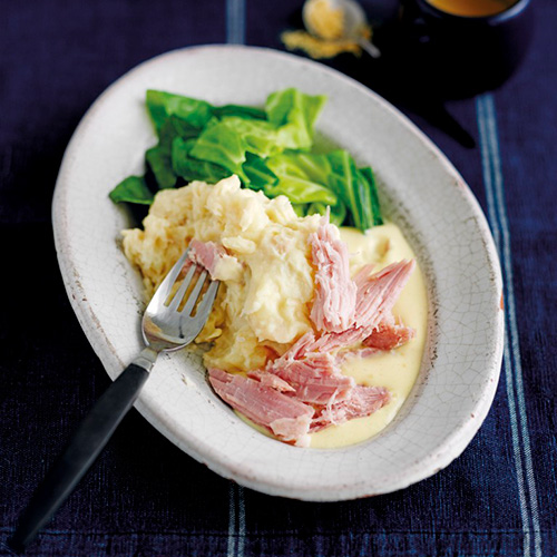 Bonenpuree met ham en mosterdsaus