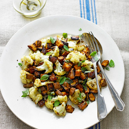 Zoete aardappel-bloemkoolsalade