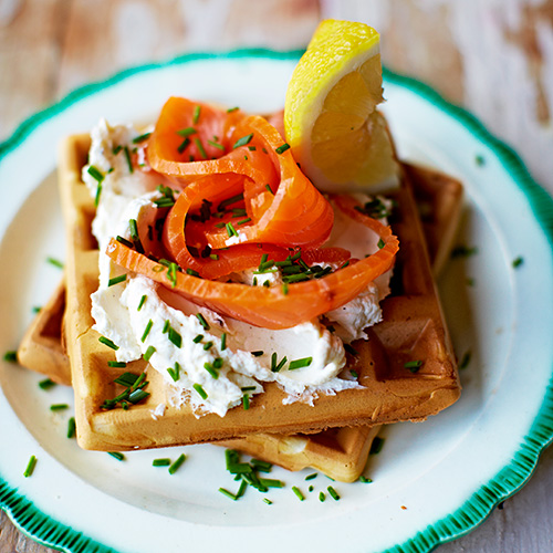 Wafel met gerookte zalm & roomkaas