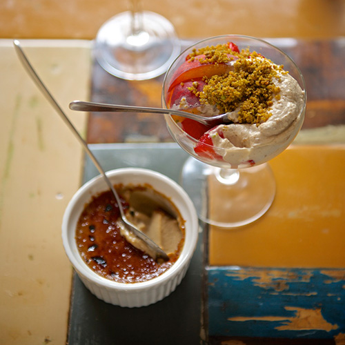 Nectarine met crumble & room 