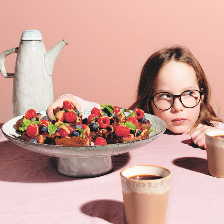 Koekrepen met amandelen en zomerfruit