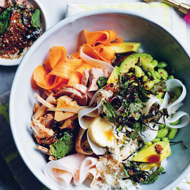 Poké bowl met tonijn & daikon-furikake