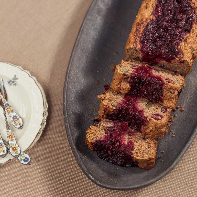 Kruidige vegan cranberrycake