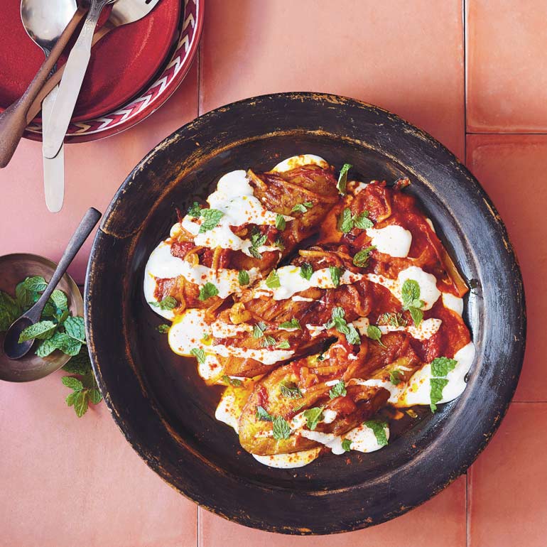 Gestoofde aubergine met yoghurtdressing