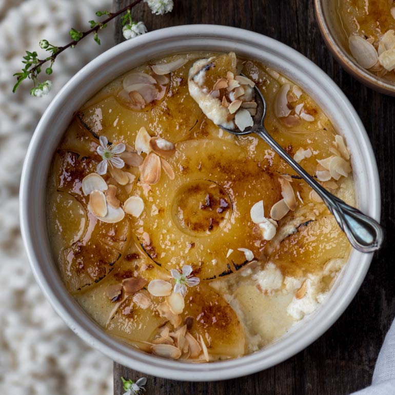 Vegan crème brûlée met ananas