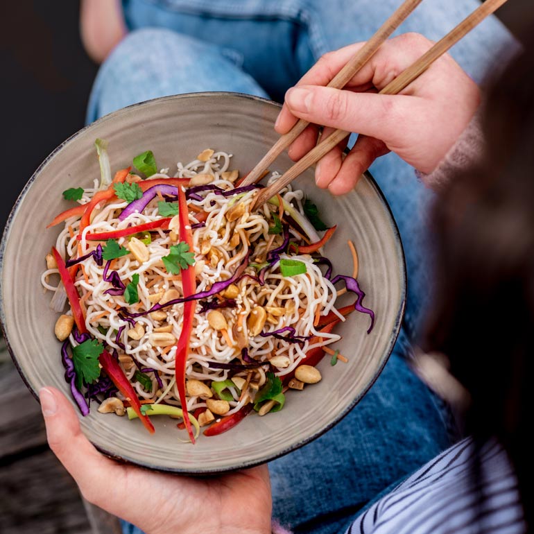 Funky vegan Thaise noedelsalade