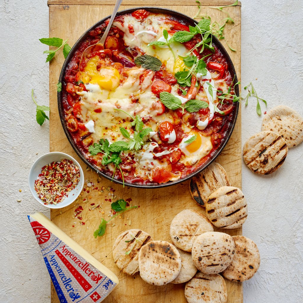 Vegetarische shakshuka met Appenzeller