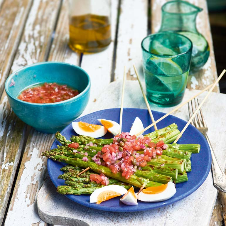 Behoren domineren rouw Catalaanse groene asperges van de barbecue - Food and Friends