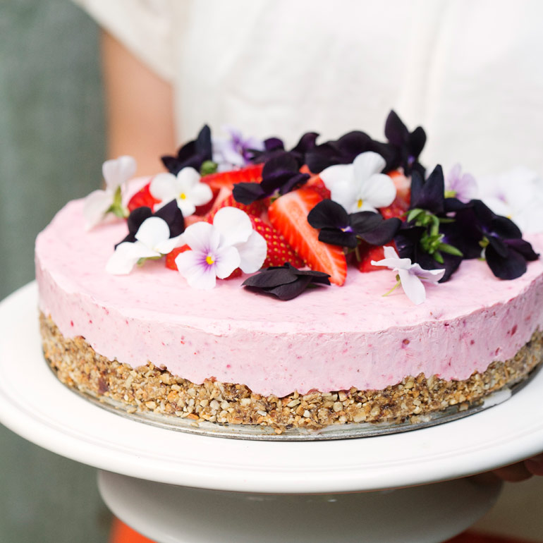 Aardbeien cheesecake met pittenbodem