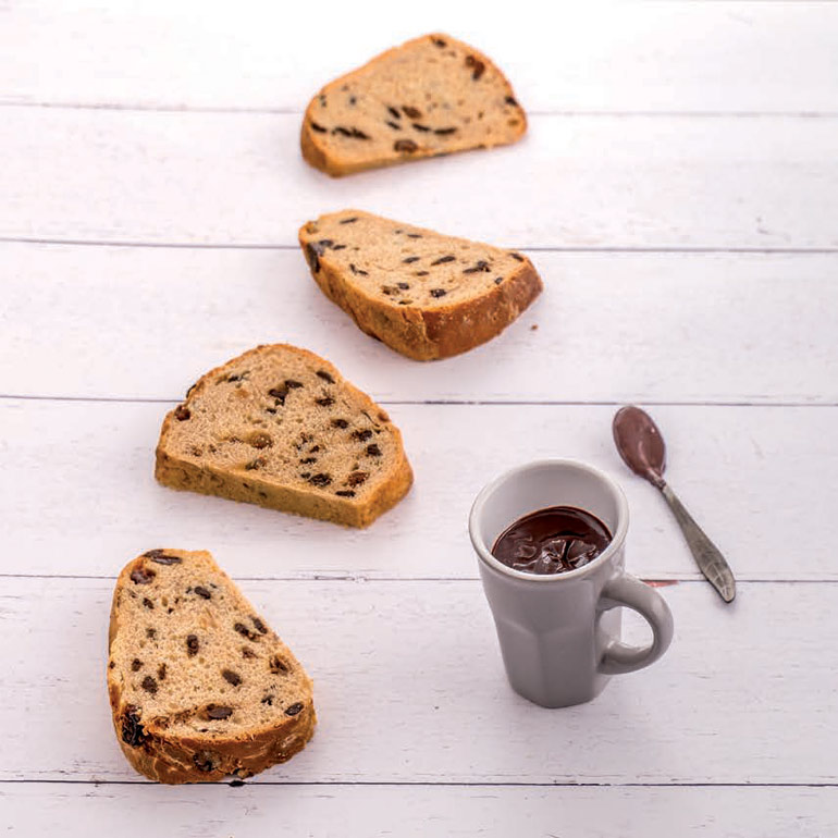 Tulband met rozijnen en chocolade