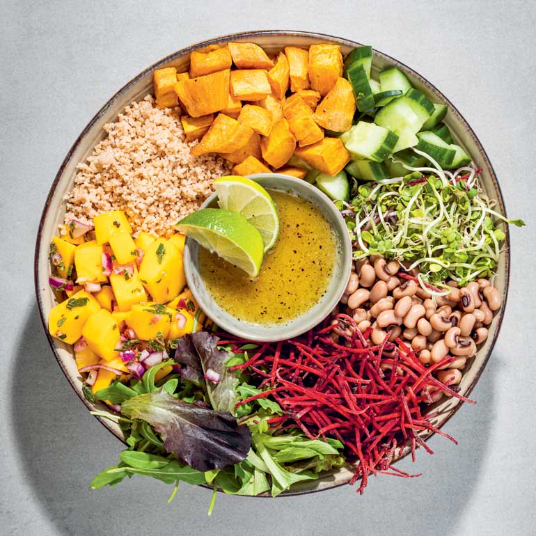 Buddha bowl met mango & zoete aardappel