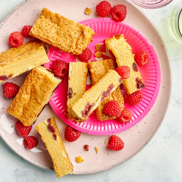 Blondies met frambozen en witte chocolade